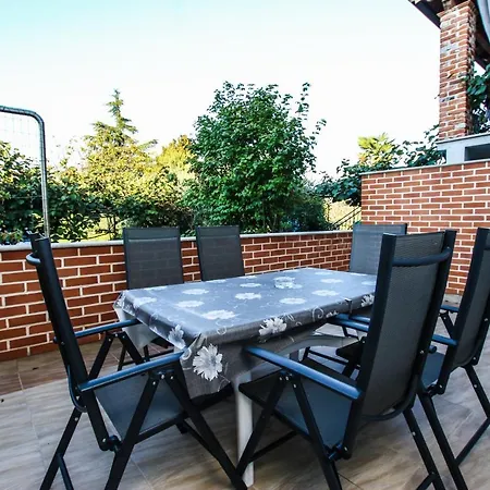 Tina 4 Stars Apartament